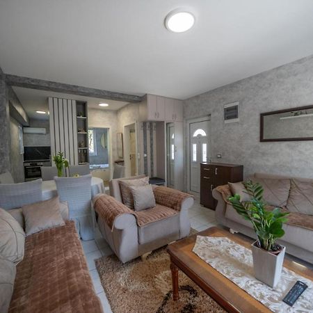 Apartman Anja Risan Exterior foto