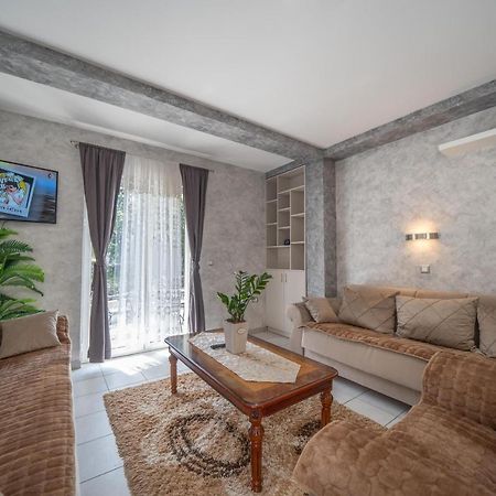 Apartman Anja Risan Exterior foto