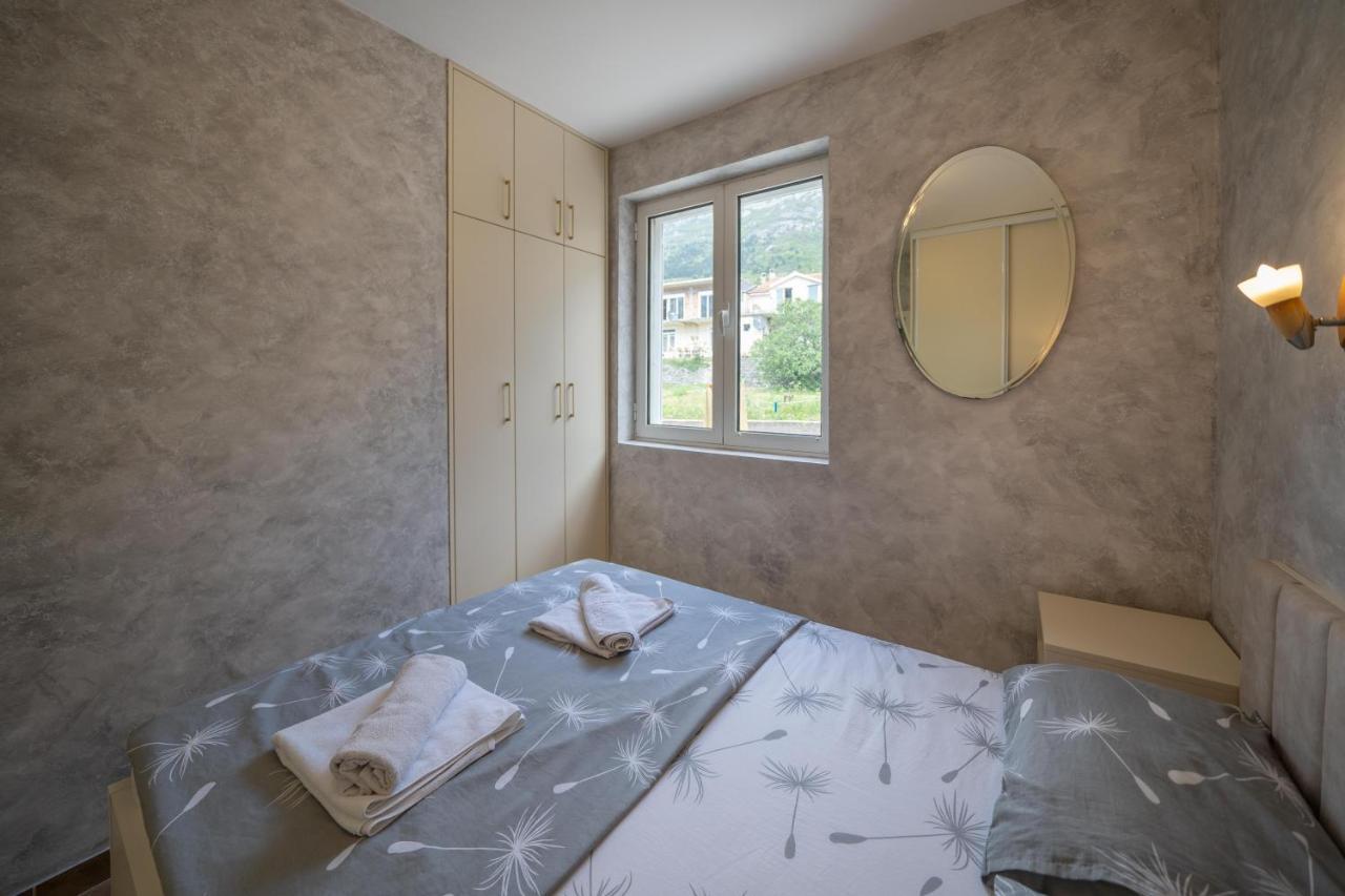Apartman Anja Risan Exterior foto