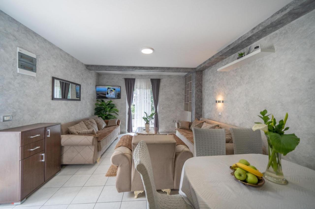 Apartman Anja Risan Exterior foto