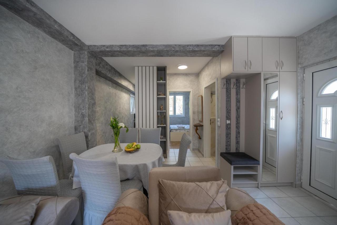 Apartman Anja Risan Exterior foto