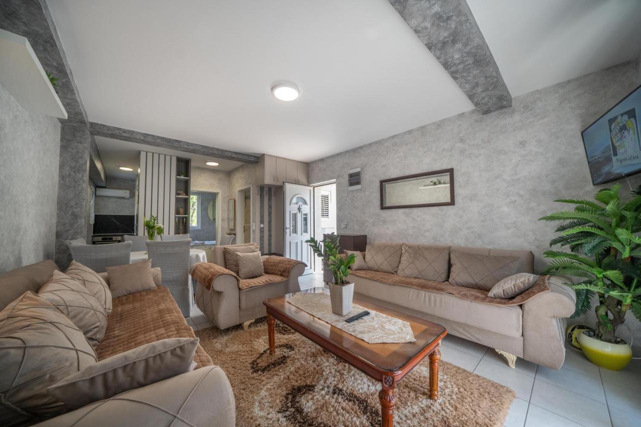 Apartman Anja Risan Exterior foto