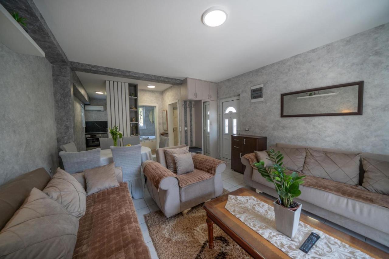Apartman Anja Risan Exterior foto