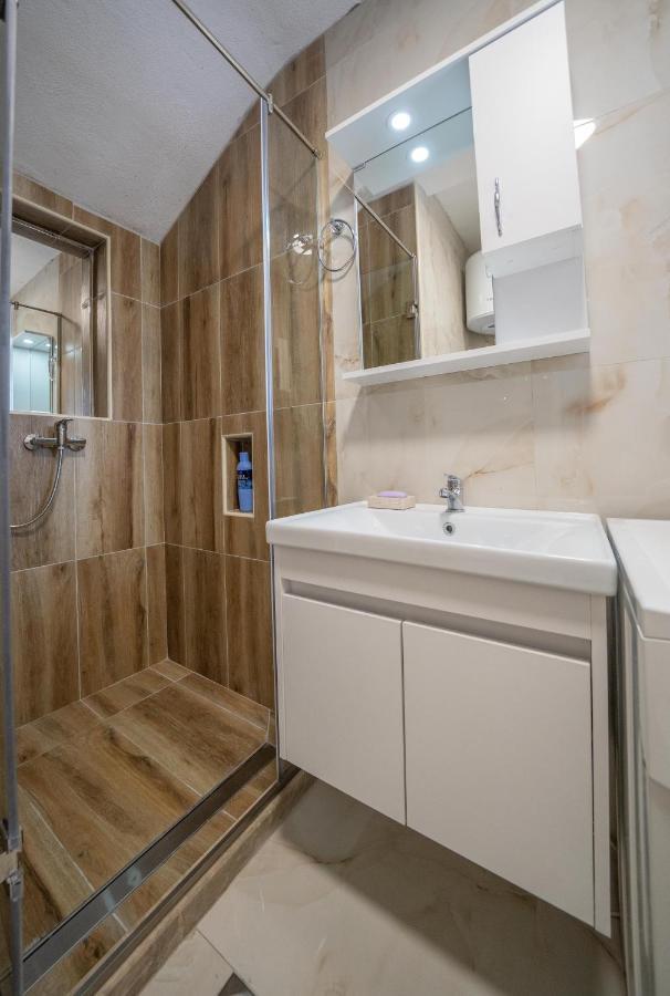 Apartman Anja Risan Exterior foto