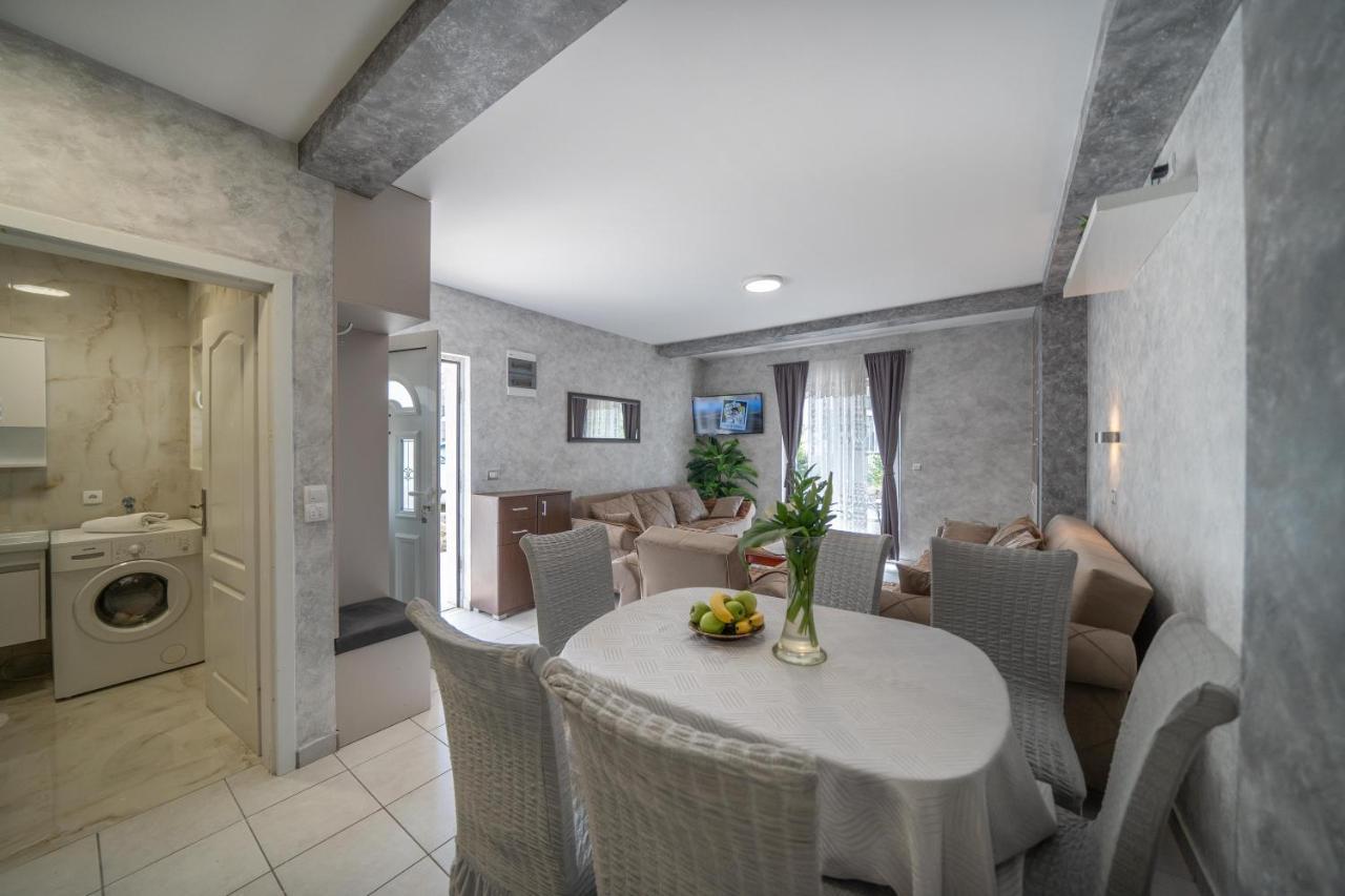 Apartman Anja Risan Exterior foto