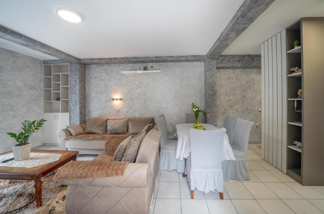 Apartman Anja Risan Exterior foto